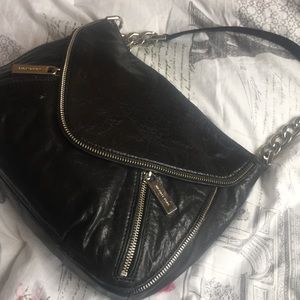 Micheal Kors leather black zipper hand bag